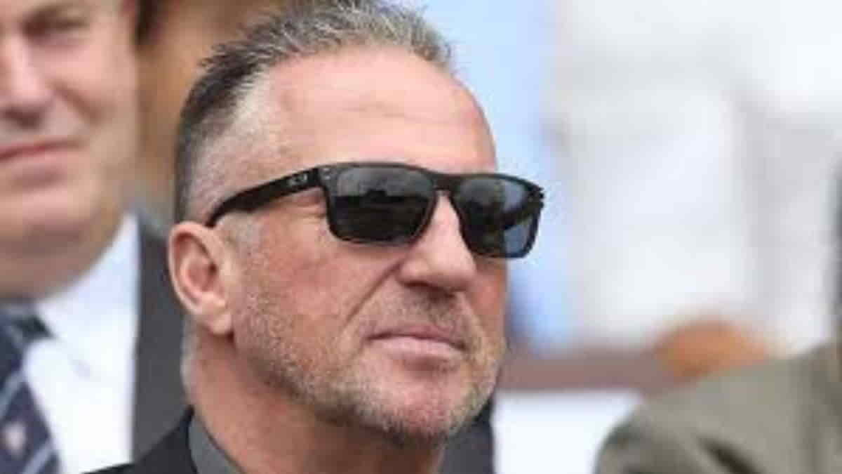 Ian Botham - Biography and Records