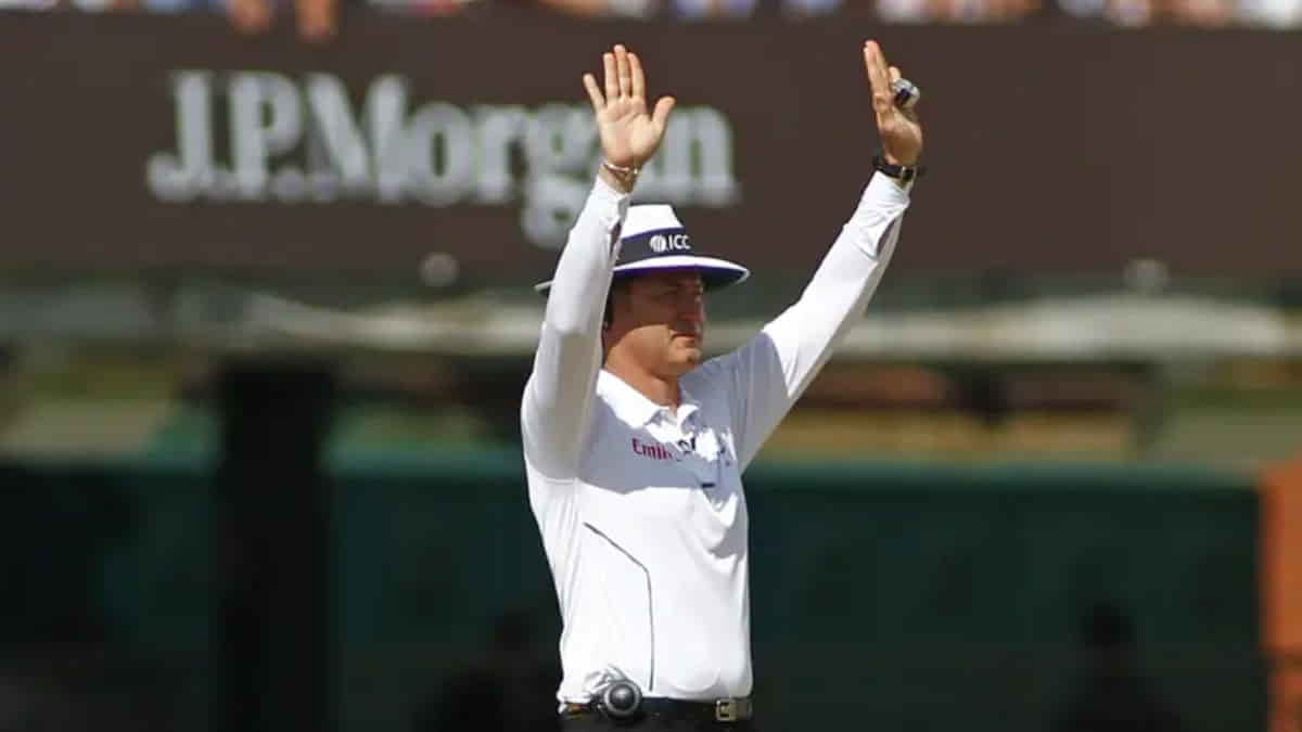 cricket umpire