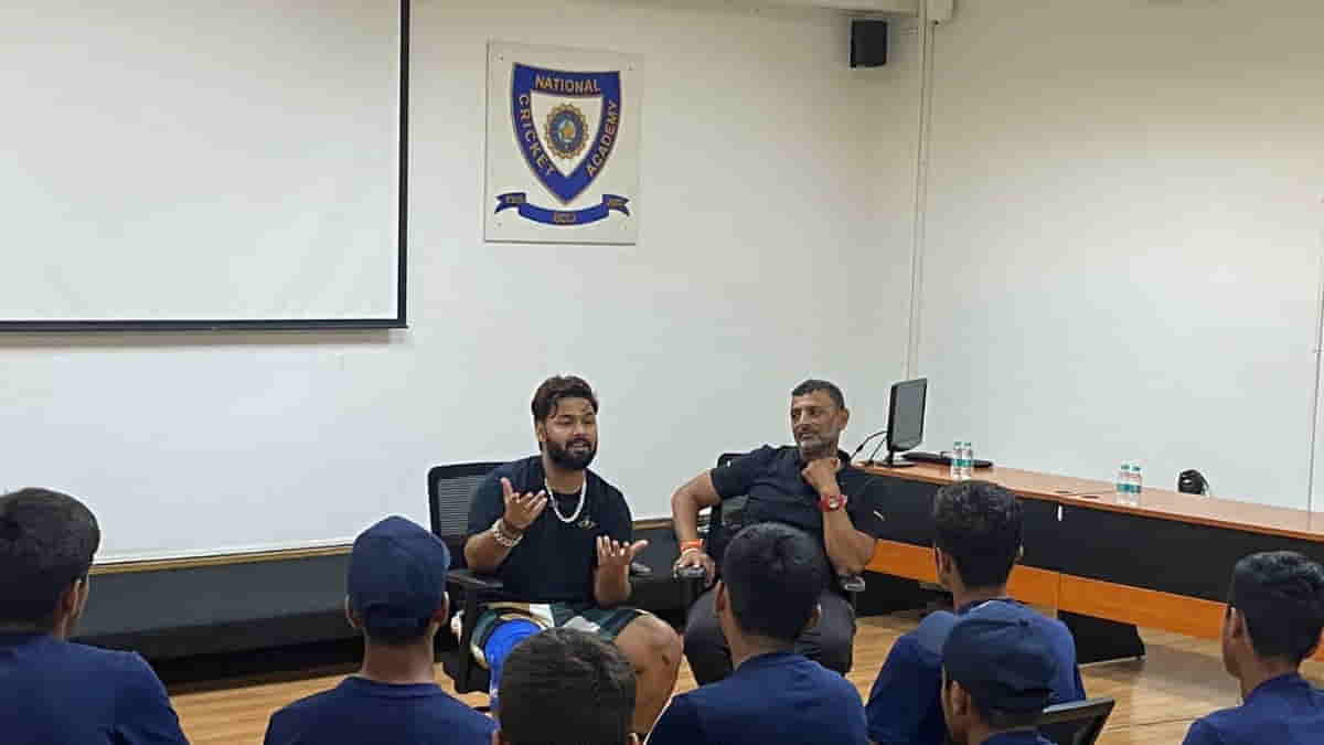Pant interacts with U16 players, BCCI posts photos.(photo:BCCI/Twitter)