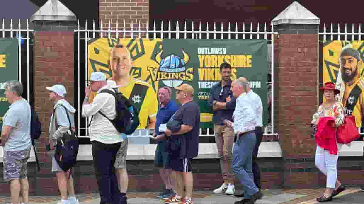 Watch Mitchell Starc stands in queue outside stadium ahead of women's ashes, wins hearts