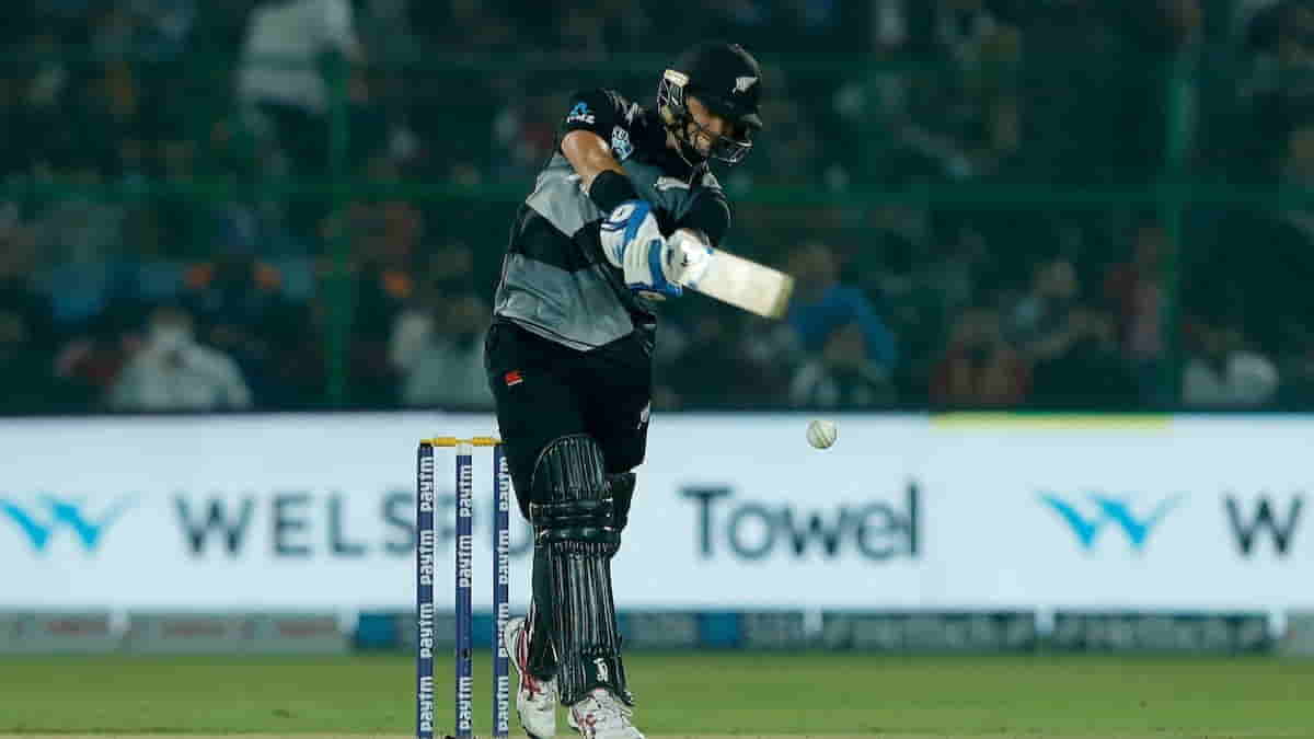 Mark Chapman's impressive batting secures T20I series draw for New Zealand