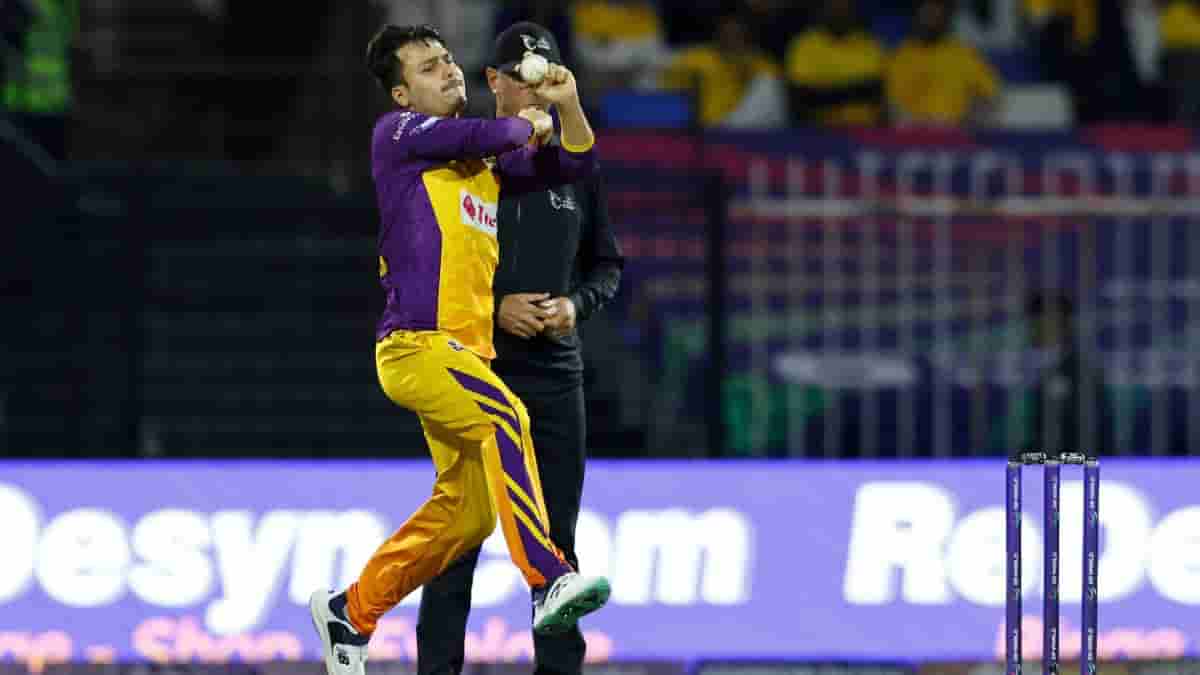 Muhammad Jawadullah Takes Three Crucial Wickets in DP World ILT20 Clash