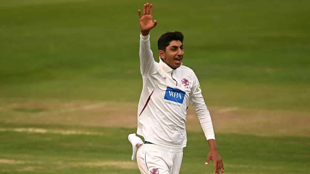 England's Shoaib Bashir faces visa hurdle, set to join squad for opening test