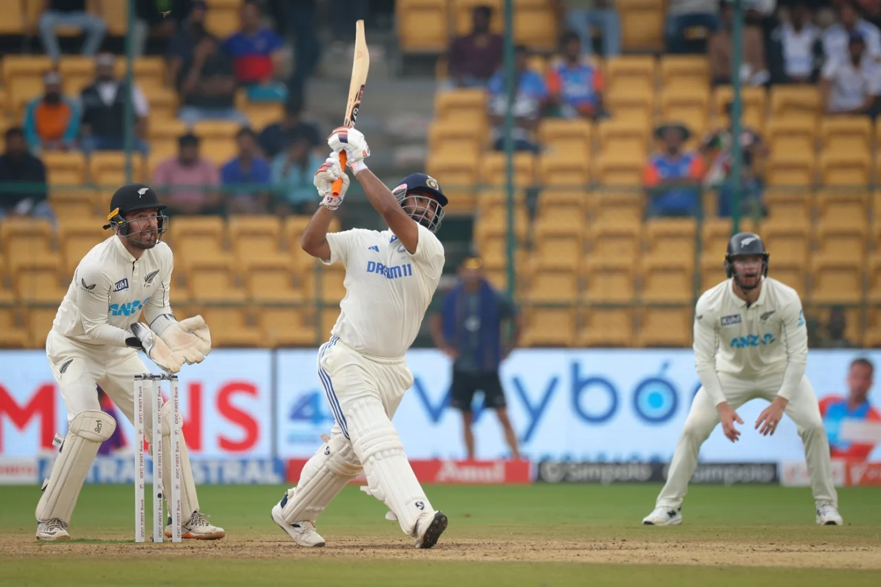 IND vs NZ India Struggles Despite Sarfaraz's and Pant's Courage