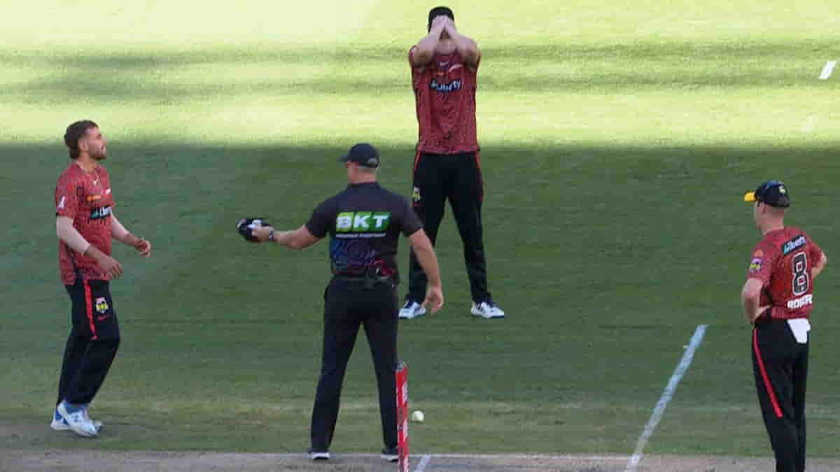 BBL 2025: 2 Bowlers Penalized By Umpires (Credits- ESPN)