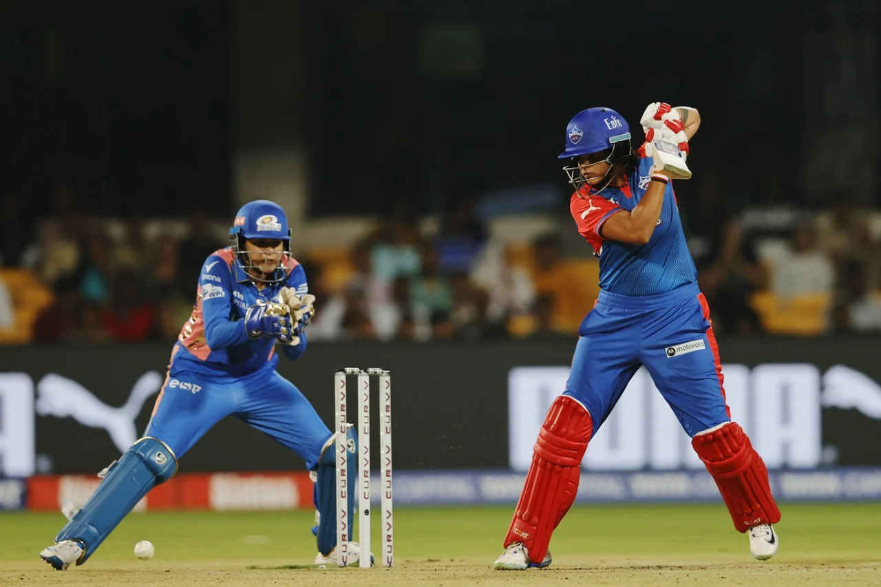 Shafali Verma hitting boundary, DC-W vs MI-W WPL 2025.